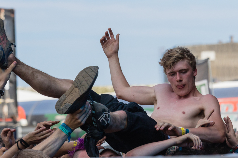 Crowdsurfing